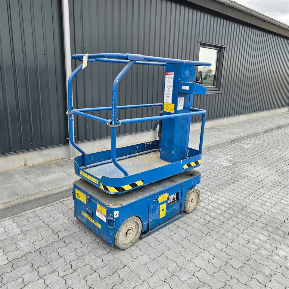 UpRight TM12 - Lift tiang vertikal: gambar 3 UpRight TM12 - Lift tiang vertikal: gambar 3