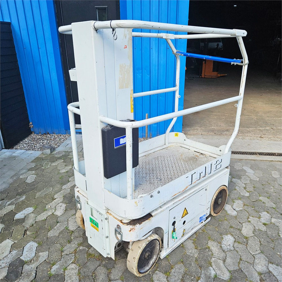 UpRight TM12 - Lift tiang vertikal: gambar 2 UpRight TM12 - Lift tiang vertikal: gambar 2