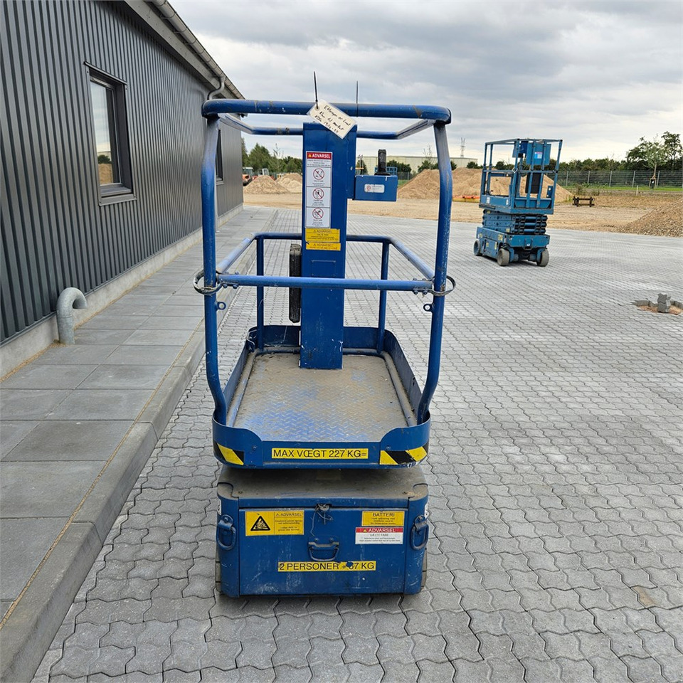 UpRight TM12 - Lift tiang vertikal: gambar 4 UpRight TM12 - Lift tiang vertikal: gambar 4