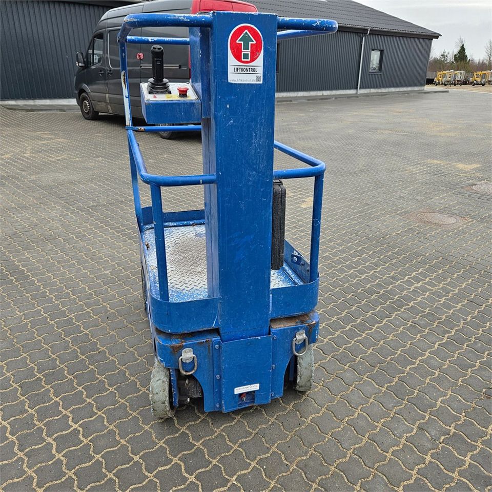 UpRight TM12 - Lift tiang vertikal: gambar 3 UpRight TM12 - Lift tiang vertikal: gambar 3