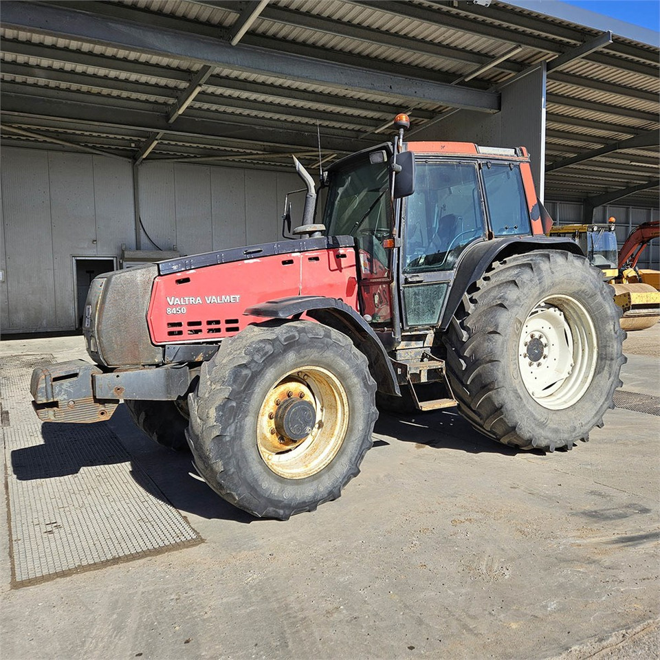 Valmet Valtra 8450 - Traktor: gambar 1 Valmet Valtra 8450 - Traktor: gambar 1