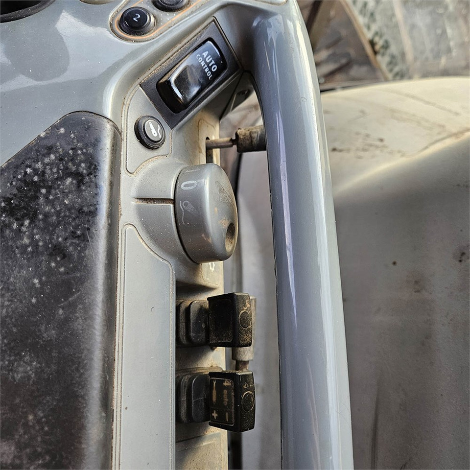 Traktor Valtra S322: gambar 23