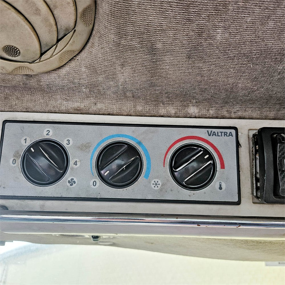 Traktor Valtra S322: gambar 26