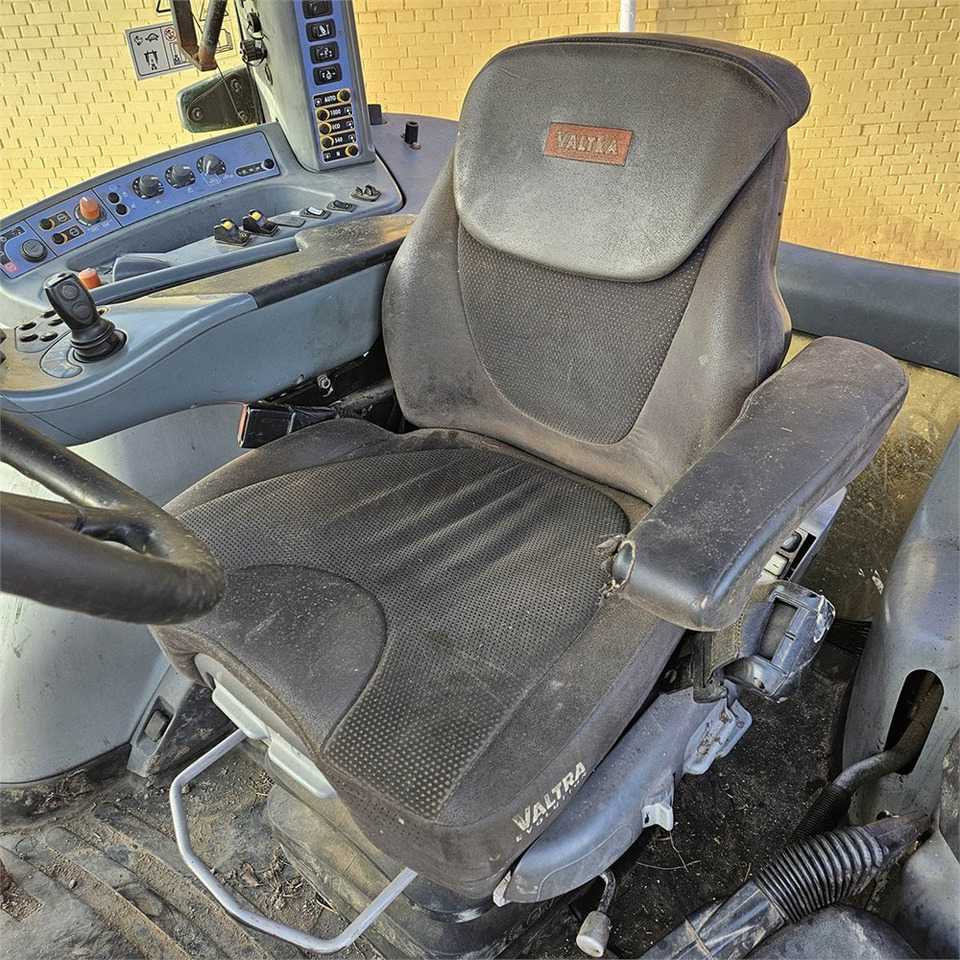 Traktor Valtra S322: gambar 15