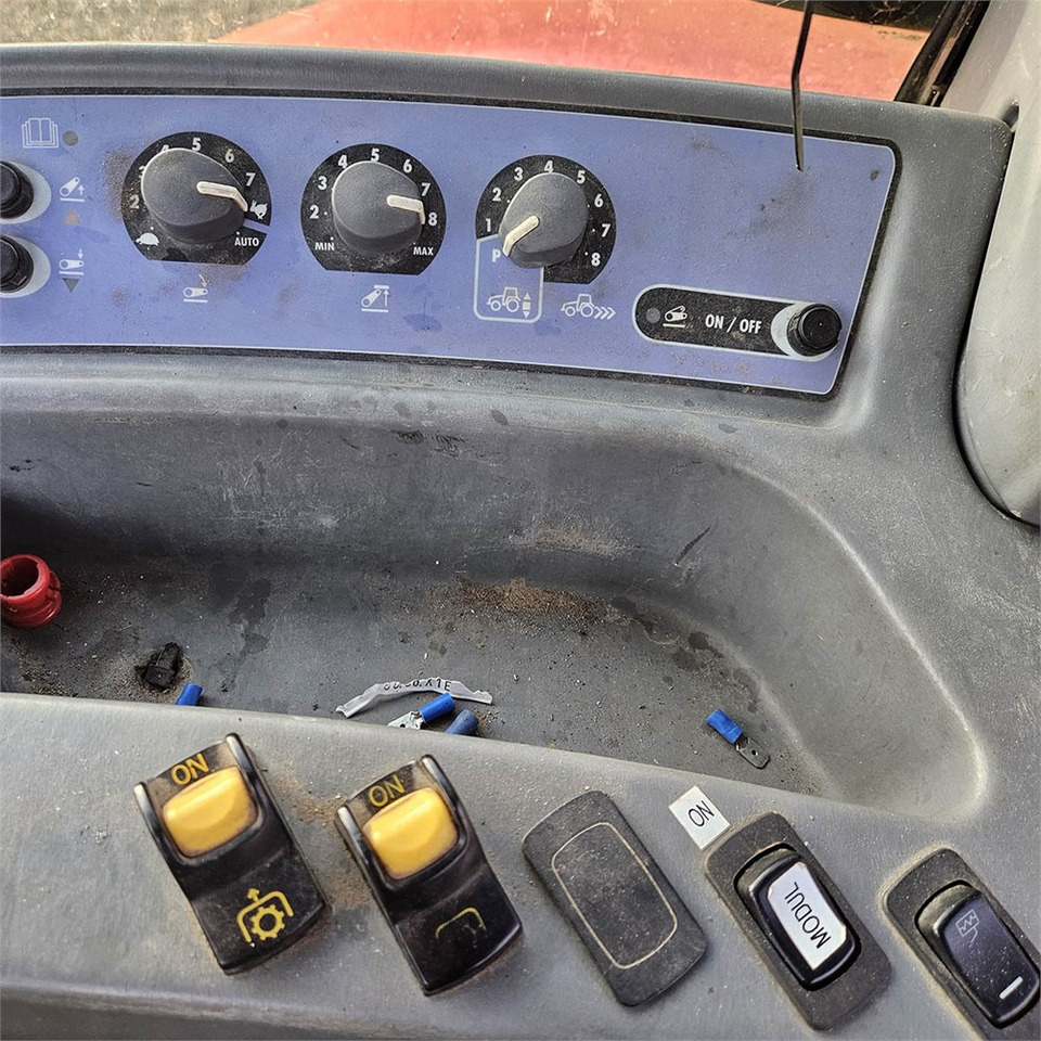 Traktor Valtra S322: gambar 19