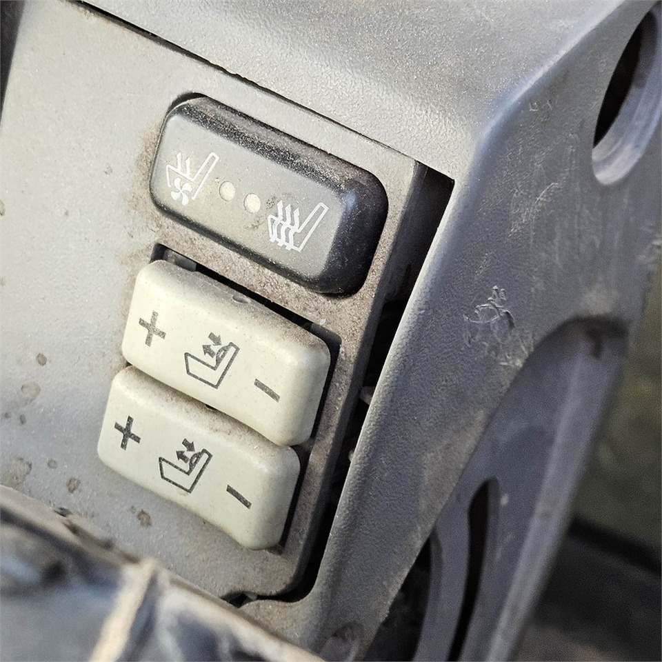 Traktor Valtra S322: gambar 24