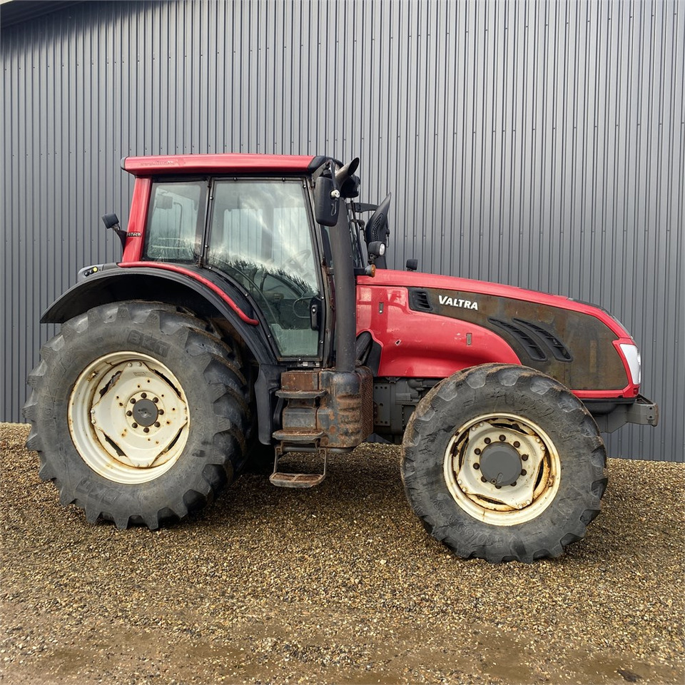 Valtra T 153 - Traktor: gambar 2 Valtra T 153 - Traktor: gambar 2