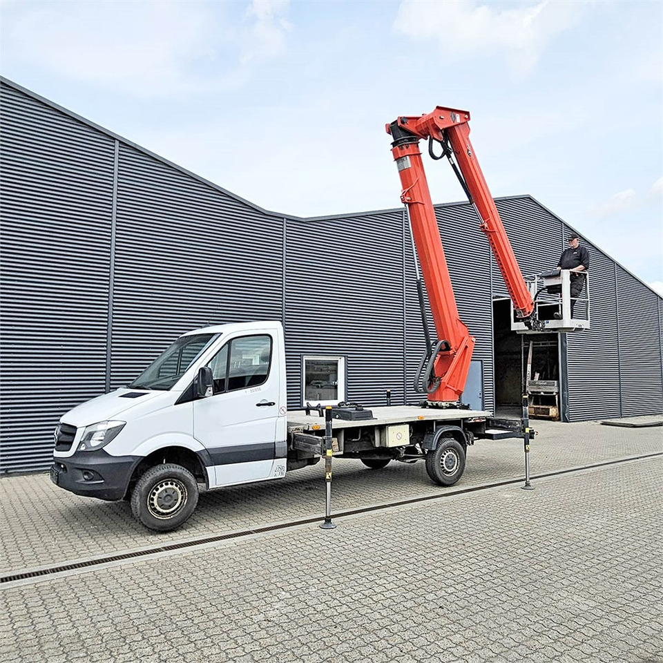 Versalift VTX-240 - Platform udara yang dipasang di truk: gambar 1 Versalift VTX-240 - Platform udara yang dipasang di truk: gambar 1