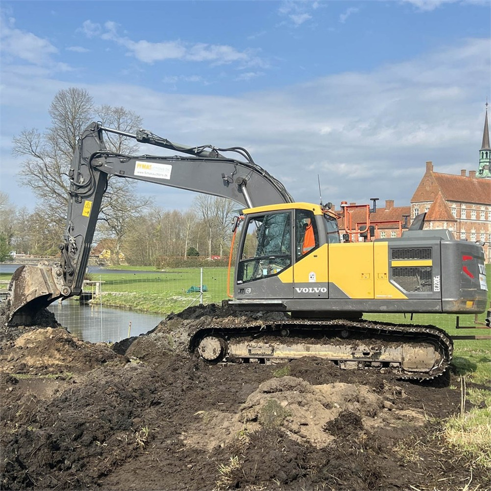 Volvo EC220 EL - Ekskavator perayap: gambar 1 Volvo EC220 EL - Ekskavator perayap: gambar 1