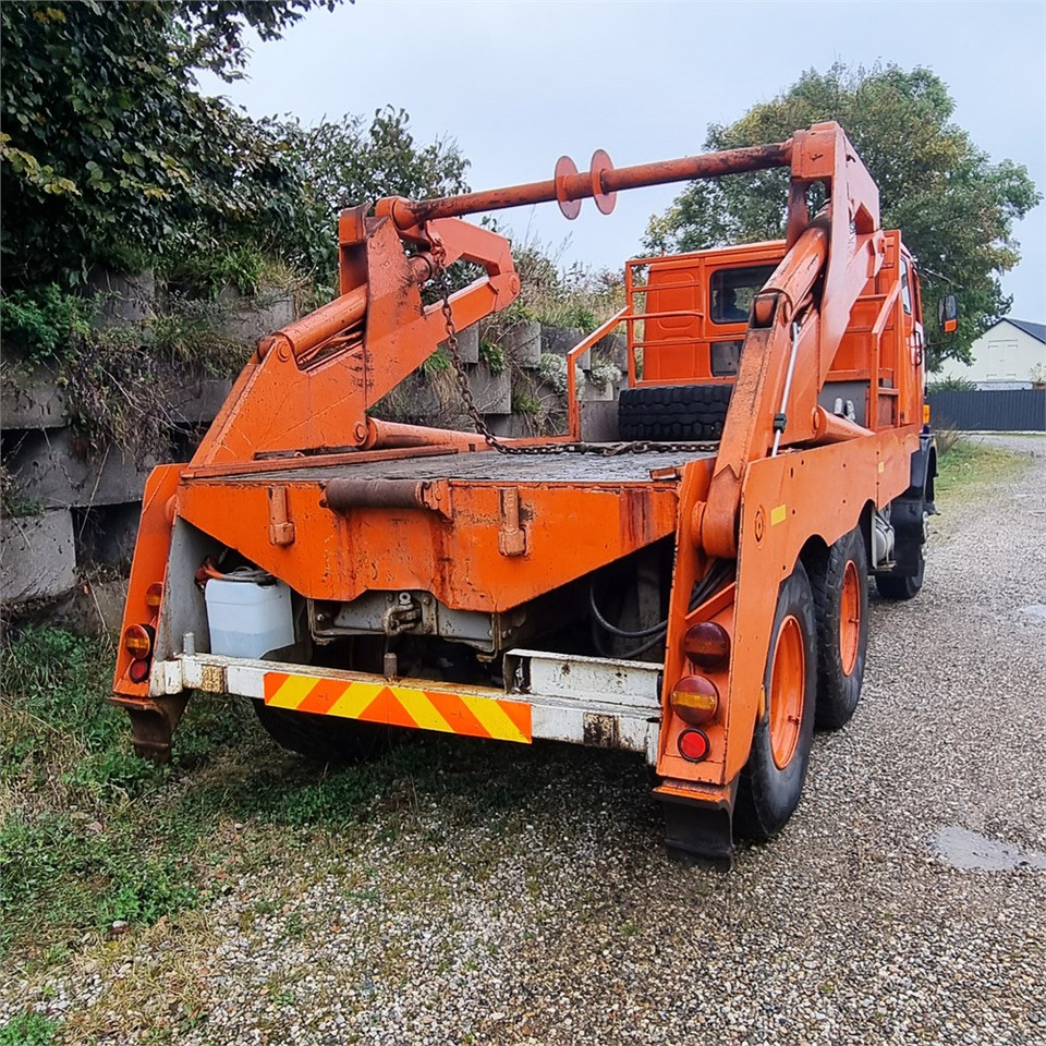 Volvo F 88 - Truk skip loader: gambar 4 Volvo F 88 - Truk skip loader: gambar 4
