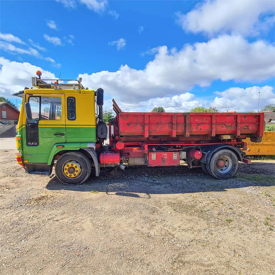Volvo FL612 - Truk pembawa sistem kabel: gambar 2 Volvo FL612 - Truk pembawa sistem kabel: gambar 2