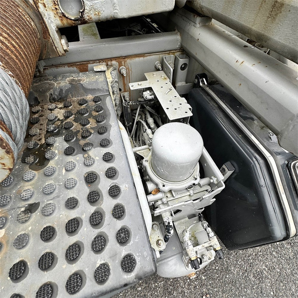 Truk pembawa sistem kabel Volvo FM-330: gambar 34