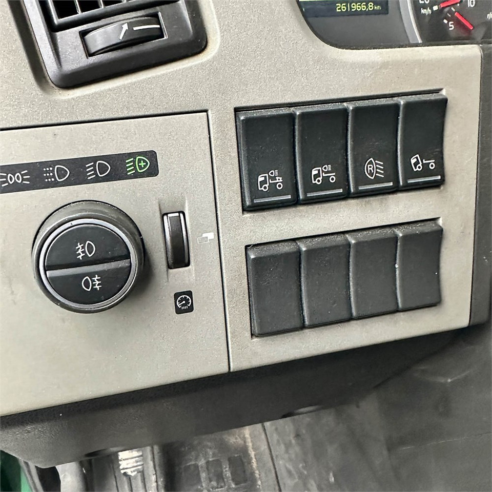 Truk pembawa sistem kabel Volvo FM-330: gambar 22