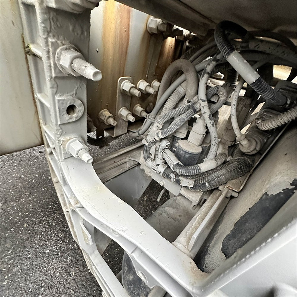 Truk pembawa sistem kabel Volvo FM-330: gambar 39
