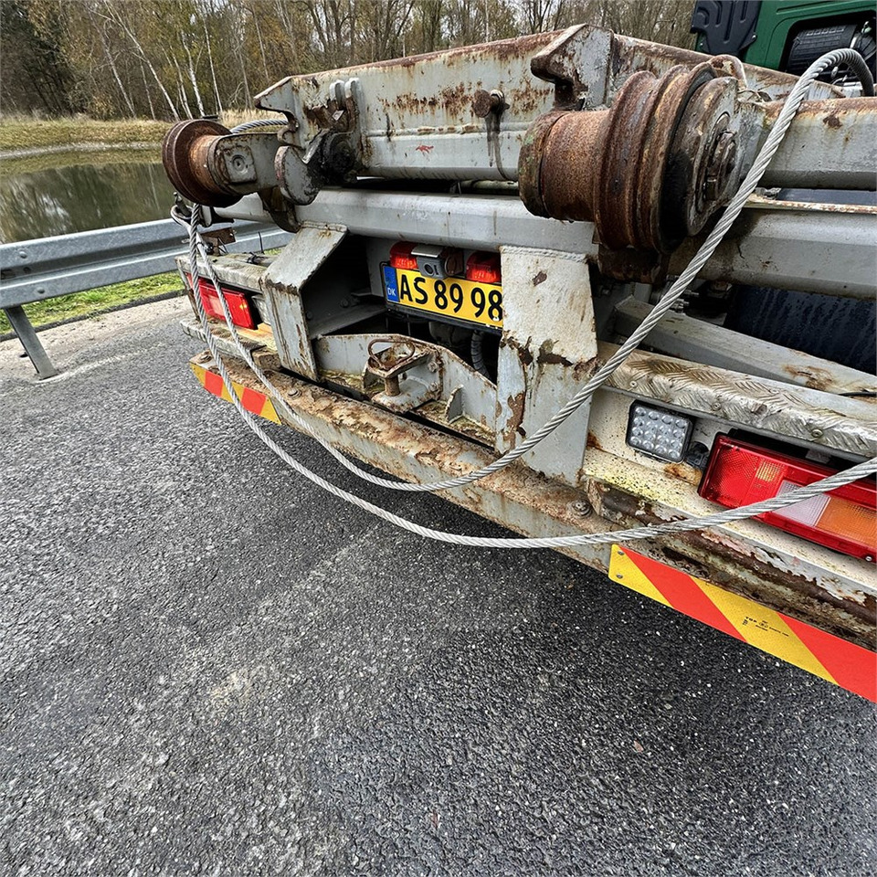 Truk pembawa sistem kabel Volvo FM-330: gambar 37