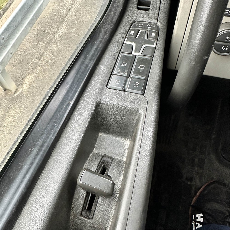 Truk pembawa sistem kabel Volvo FM-330: gambar 17