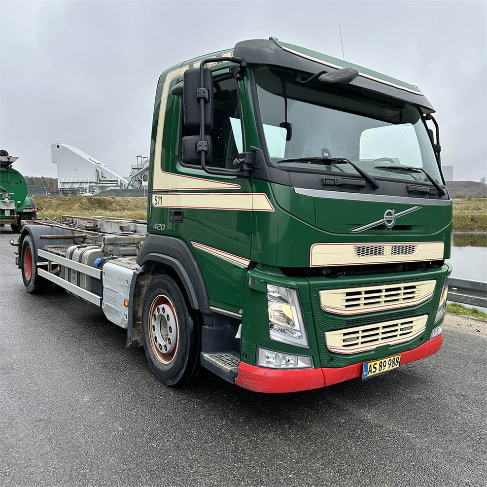 Truk pembawa sistem kabel Volvo FM-330: gambar 8