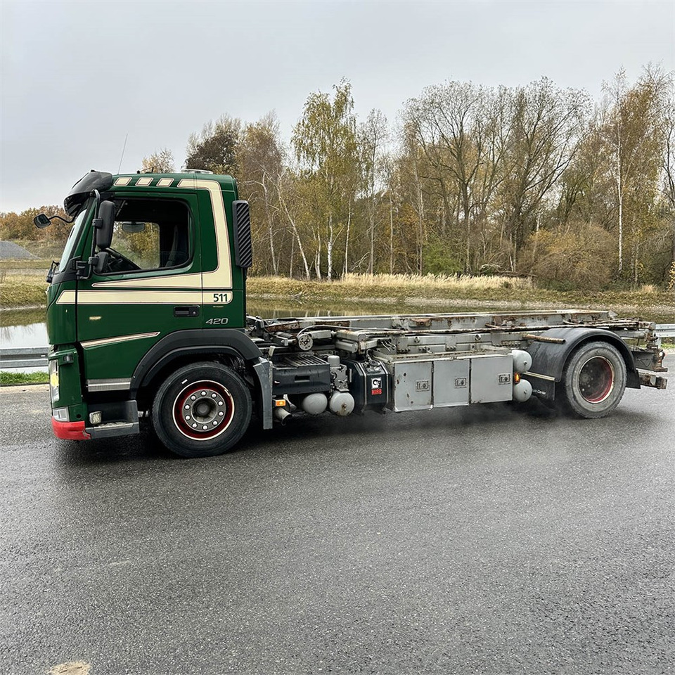 Volvo FM-330 - Truk pembawa sistem kabel: gambar 2 Volvo FM-330 - Truk pembawa sistem kabel: gambar 2