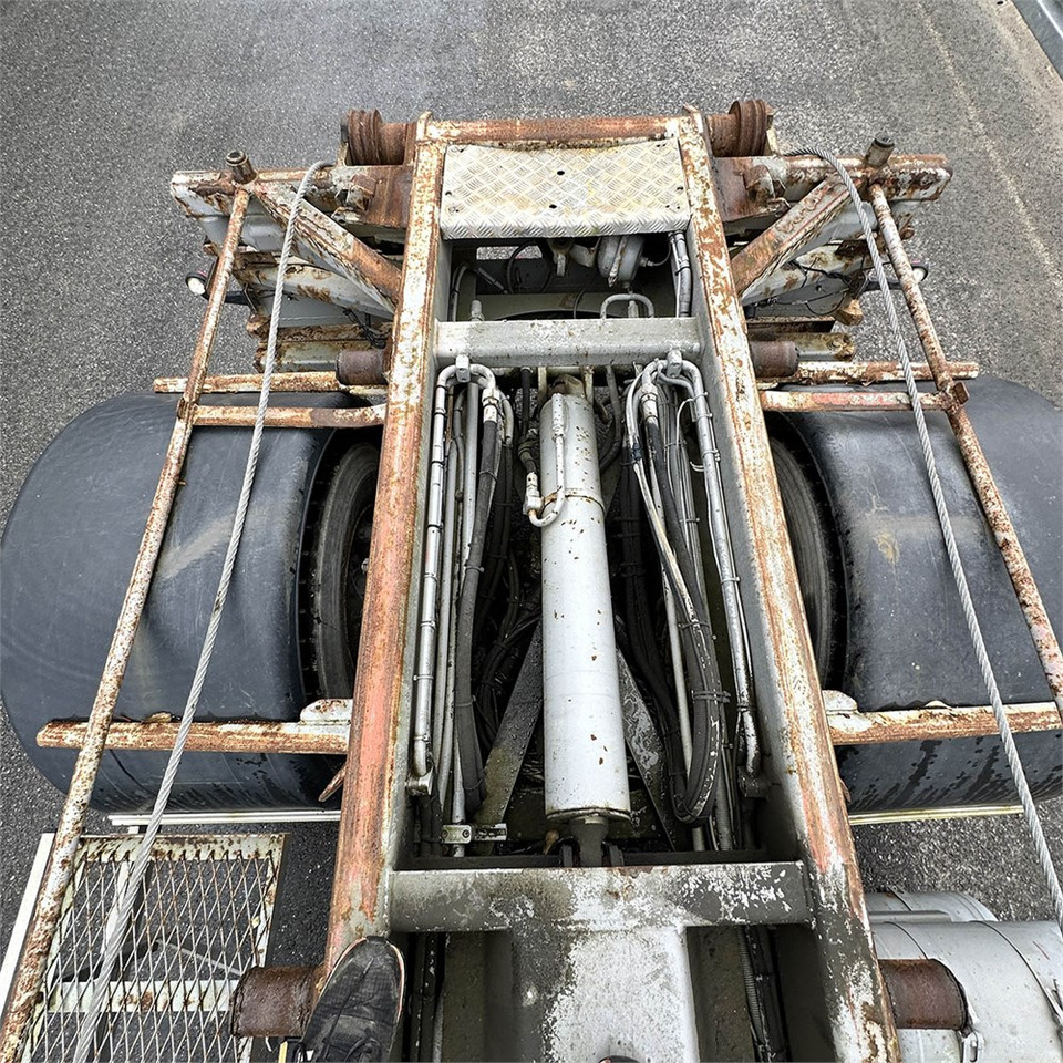 Truk pembawa sistem kabel Volvo FM-330: gambar 32