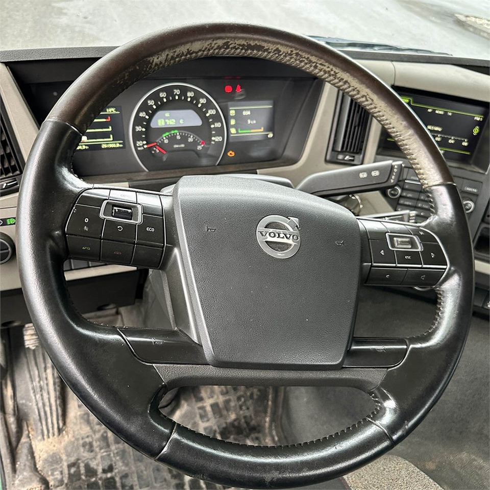 Truk pembawa sistem kabel Volvo FM-330: gambar 21