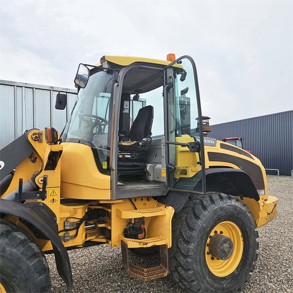 Wheel loader Volvo L45F-TP: gambar 16