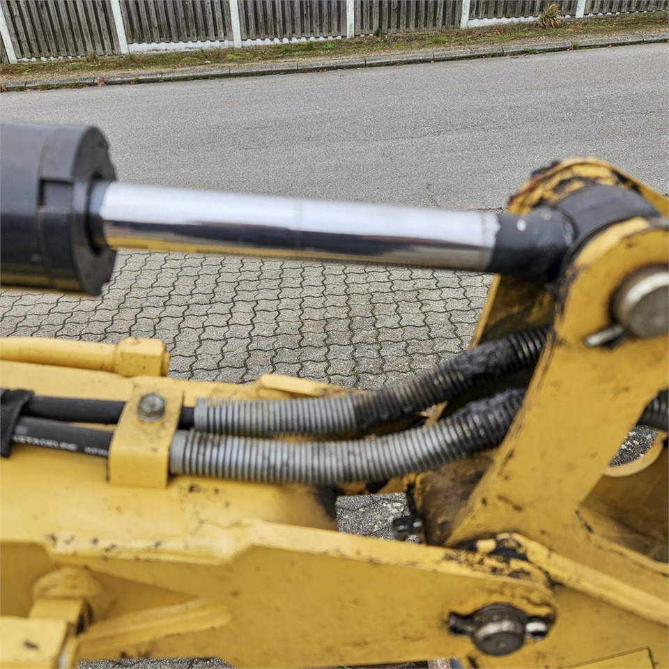 Ekskavator mini Yanmar SV08-1A (S): gambar 12