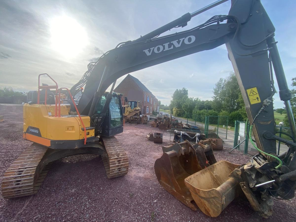 Volvo ECR 235EL - Ekskavator perayap: gambar 3 Volvo ECR 235EL - Ekskavator perayap: gambar 3