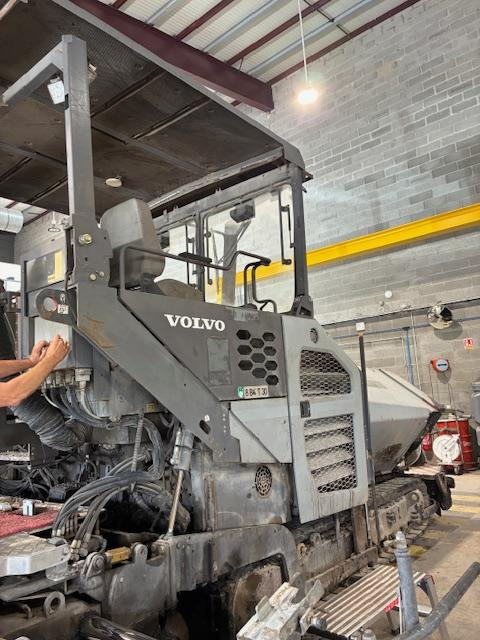 Volvo P6820C - Paver aspal: gambar 4 Volvo P6820C - Paver aspal: gambar 4