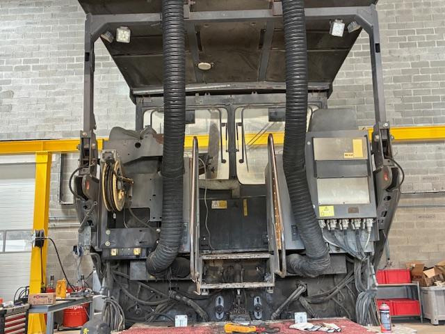 Volvo P6820C - Paver aspal: gambar 5 Volvo P6820C - Paver aspal: gambar 5
