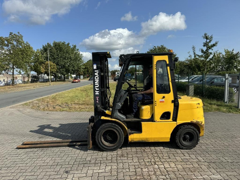 Hyundai 33D-7E - Forklift diesel: gambar 2 Hyundai 33D-7E - Forklift diesel: gambar 2