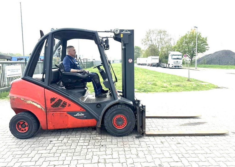 Linde H30D-02 - Forklift diesel: gambar 1 Linde H30D-02 - Forklift diesel: gambar 1