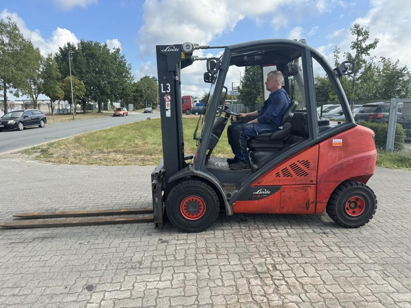 Linde H30D-02 - Forklift diesel: gambar 1 Linde H30D-02 - Forklift diesel: gambar 1
