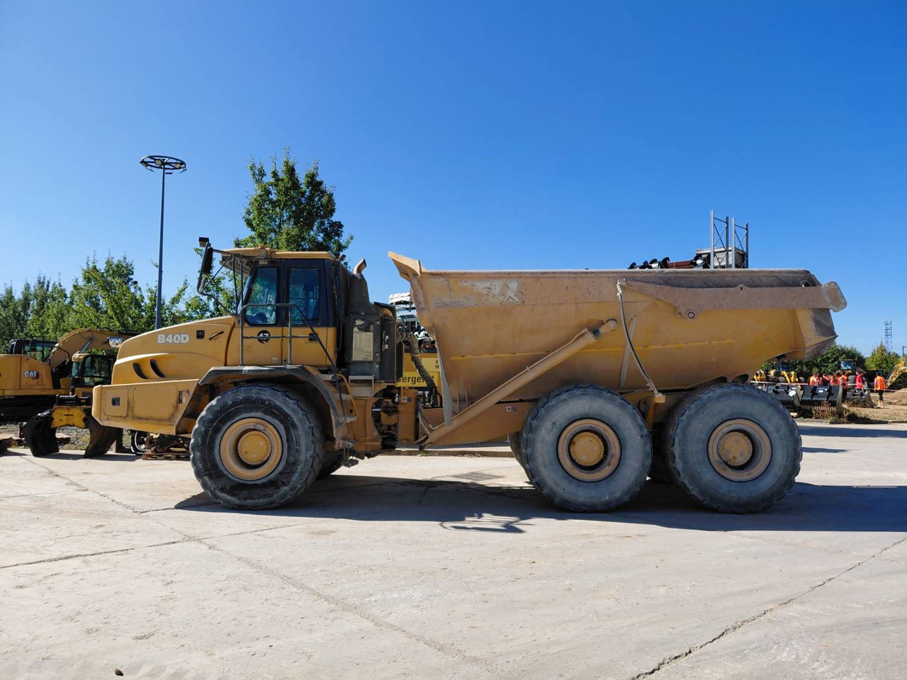 BELL EQUIPMENT NORTH AMERICA, INC. B40D - Tempat sampah artikulasi: gambar 1 BELL EQUIPMENT NORTH AMERICA, INC. B40D - Tempat sampah artikulasi: gambar 1