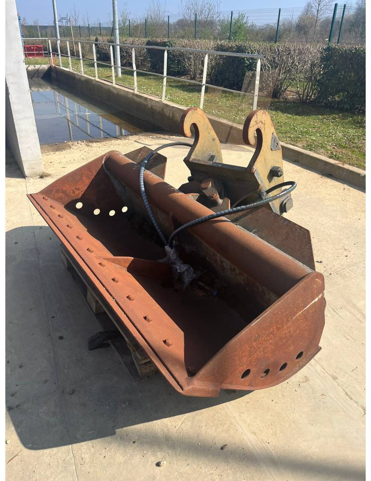 BLANCHARD EQUIPEMENTS GODET/1800 - Ember ekskavator untuk Peralatan konstruksi: gambar 1 BLANCHARD EQUIPEMENTS GODET/1800 - Ember ekskavator untuk Peralatan konstruksi: gambar 1