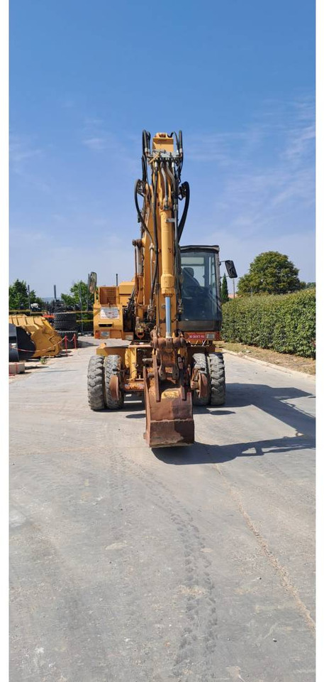 Ekskavator roda CASE 588P: gambar 17
