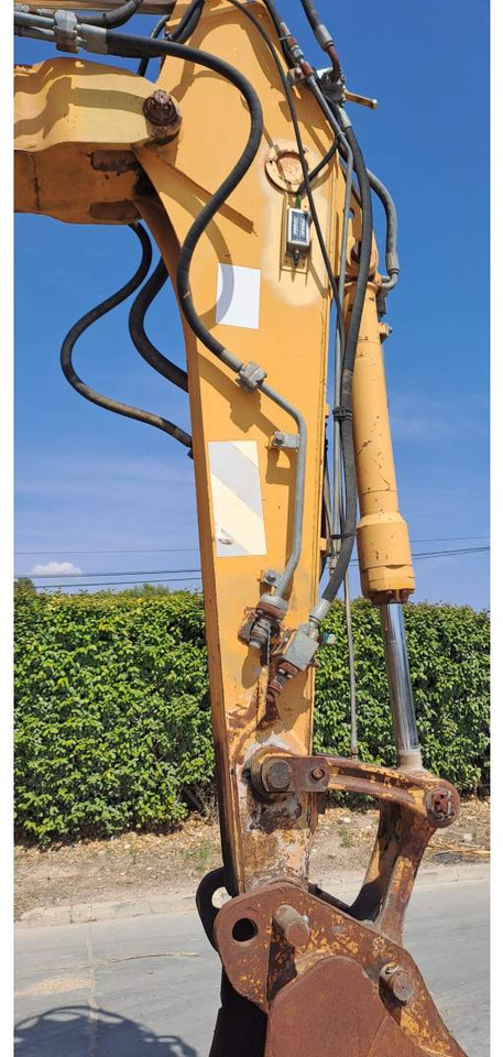 Ekskavator roda CASE 588P: gambar 16