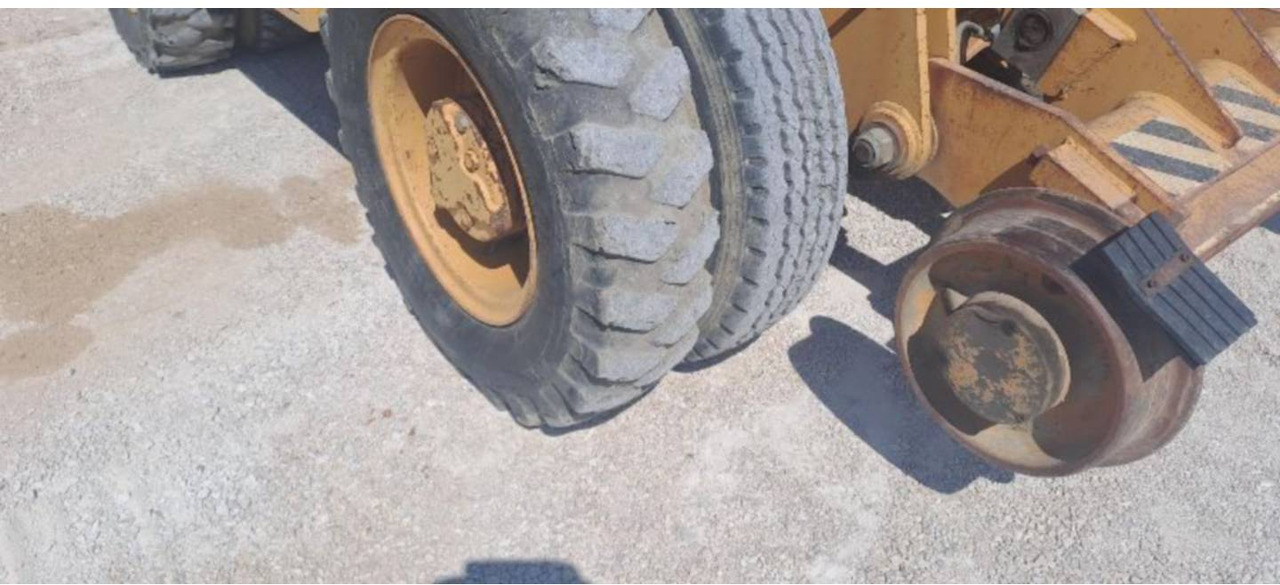 Ekskavator roda CASE 588P: gambar 7