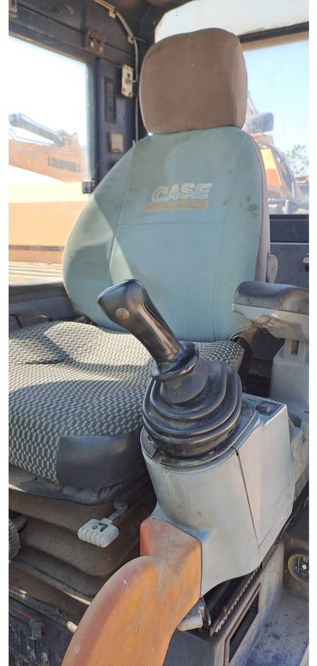 Ekskavator roda CASE 588P: gambar 22