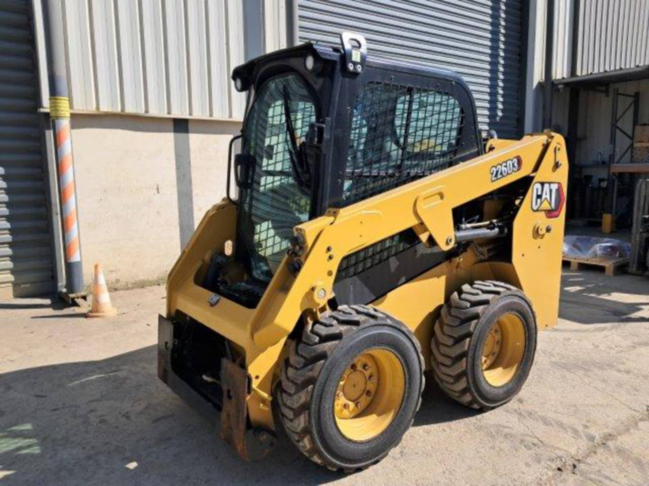 CAT 226D3 - Skid steer: gambar 2 CAT 226D3 - Skid steer: gambar 2