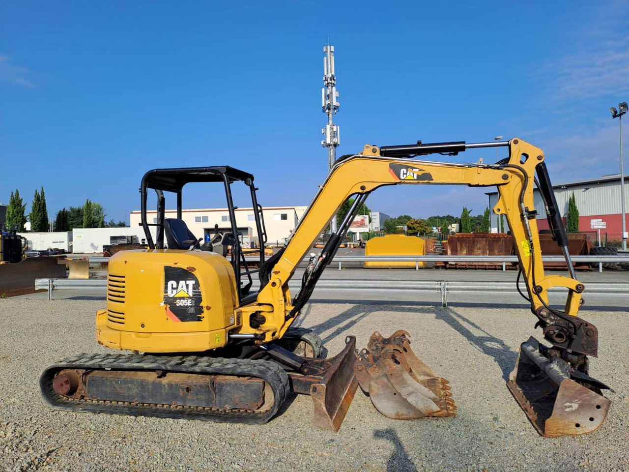 CAT 305E2 - Ekskavator perayap: gambar 2 CAT 305E2 - Ekskavator perayap: gambar 2