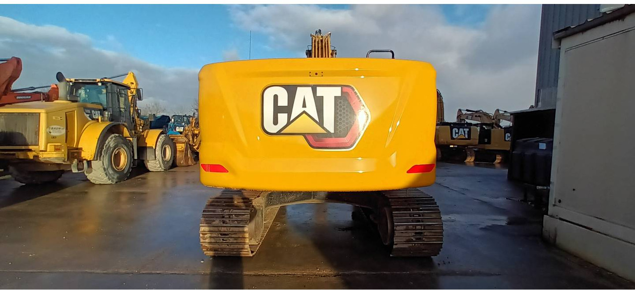 Ekskavator perayap CAT 320 GC: gambar 11