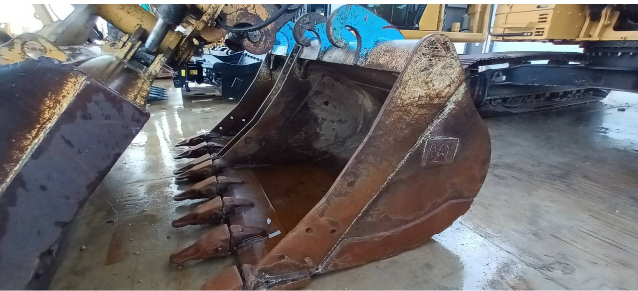 Ekskavator perayap CAT 320 GC: gambar 26