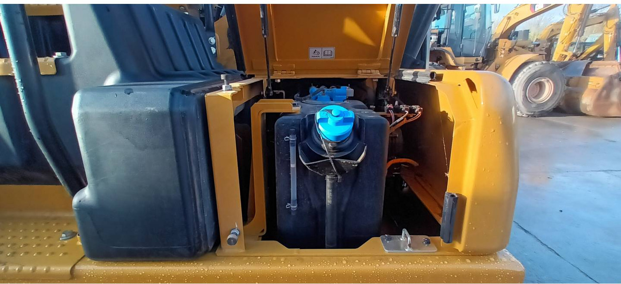 Ekskavator perayap CAT 320 GC: gambar 28