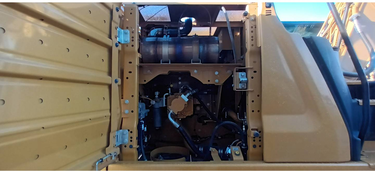 Ekskavator perayap CAT 320 GC: gambar 31
