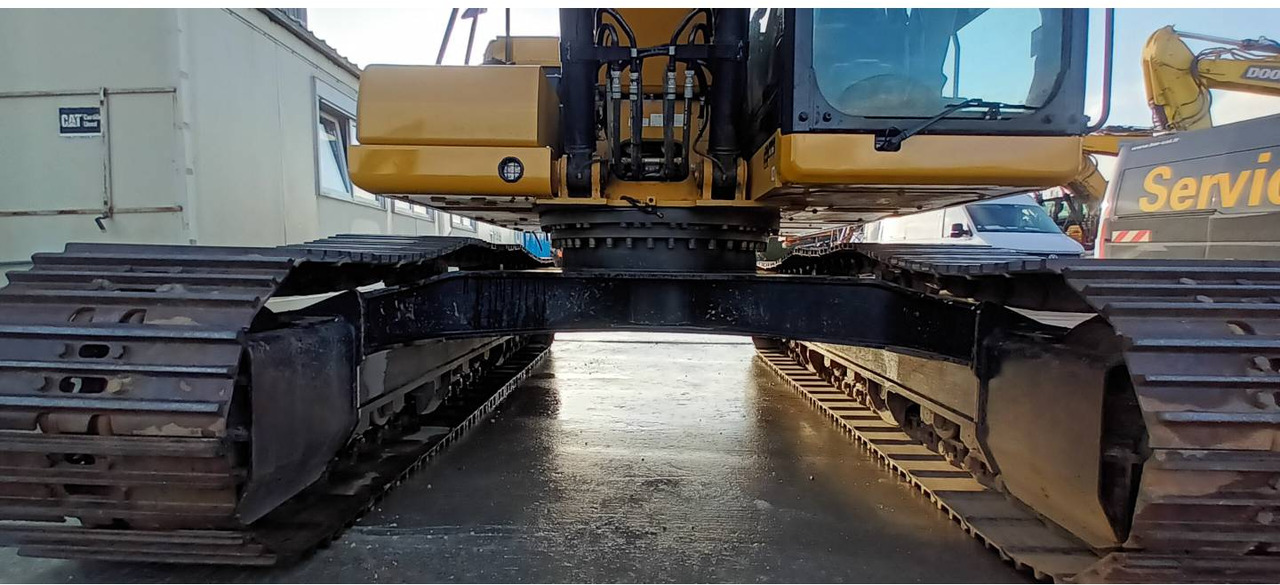 Ekskavator perayap CAT 320 GC: gambar 19