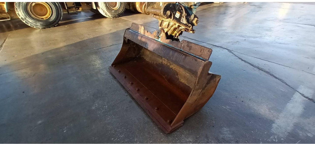 Ekskavator perayap CAT 320 GC: gambar 23
