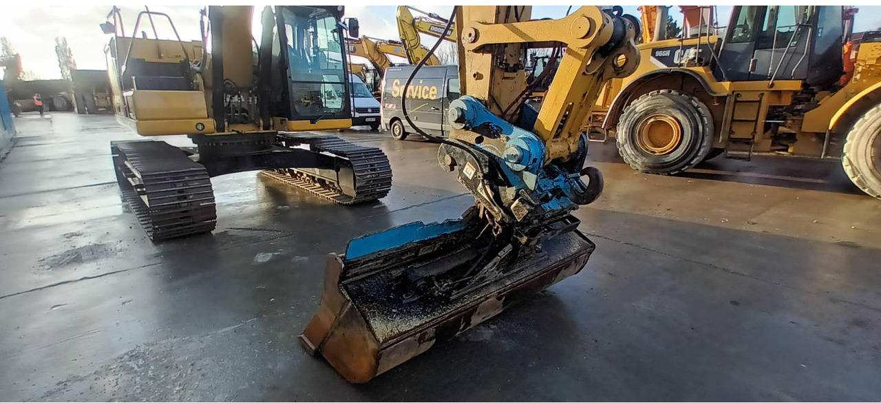 Ekskavator perayap CAT 320 GC: gambar 22