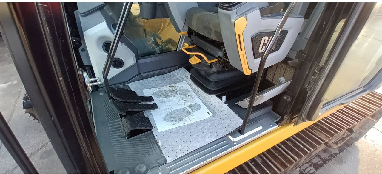 Ekskavator perayap CAT 320 GC: gambar 12