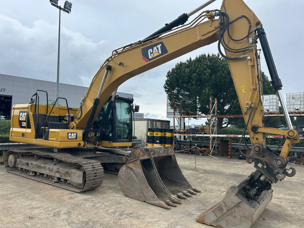 CAT 320 - Ekskavator perayap: gambar 1 CAT 320 - Ekskavator perayap: gambar 1