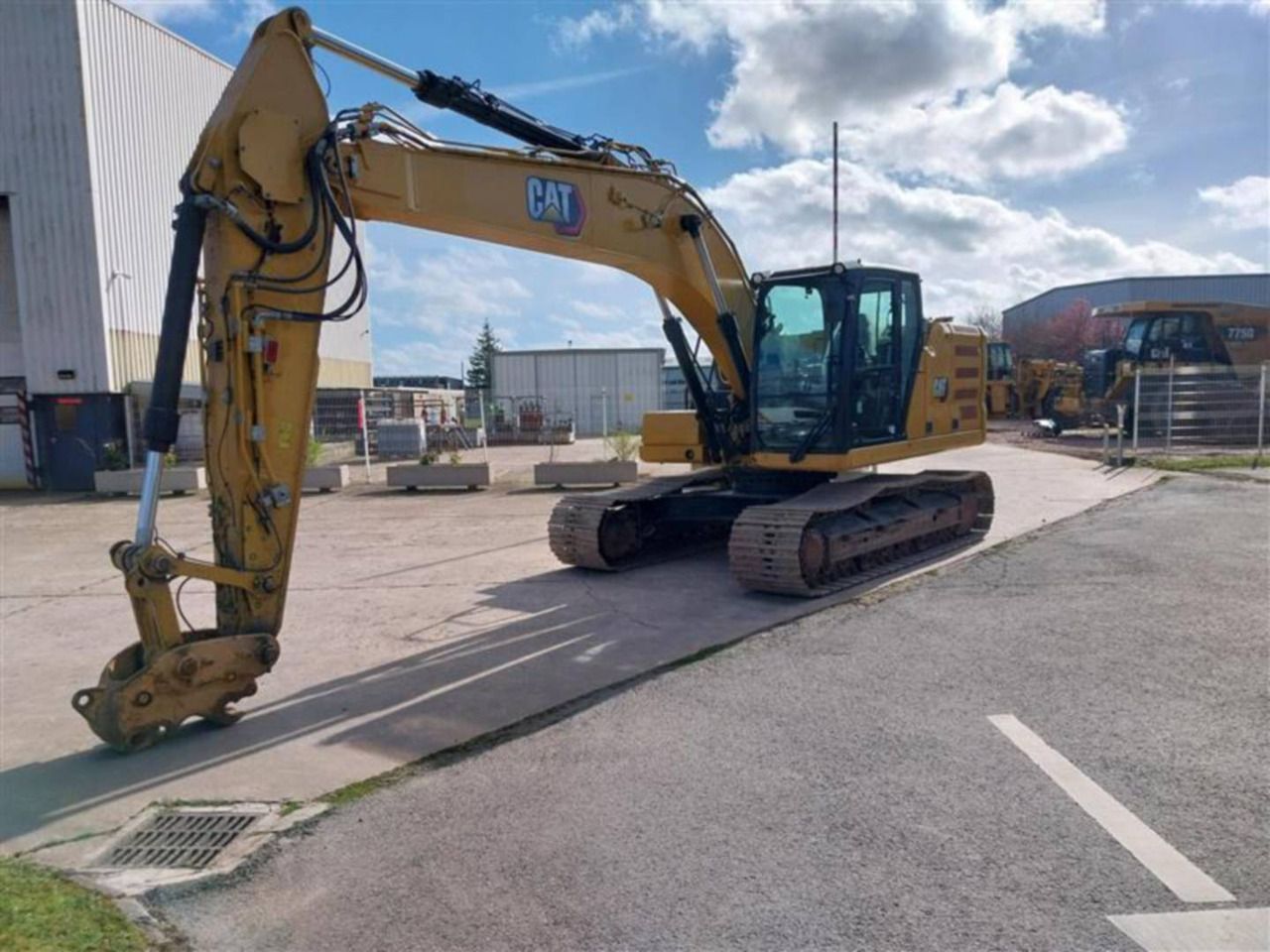 CAT 323 - Ekskavator perayap: gambar 1 CAT 323 - Ekskavator perayap: gambar 1